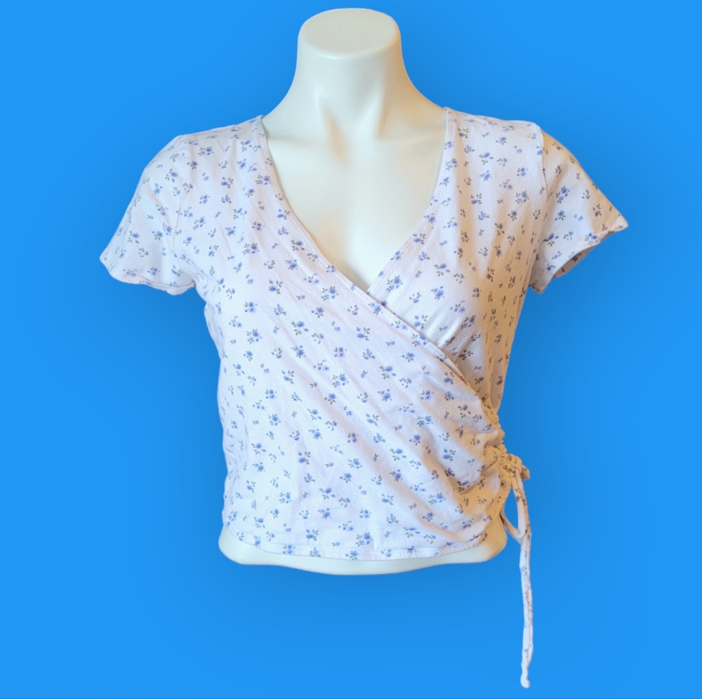 Hollister Large White Floral Baby Tee Short Sleeve Crop Top